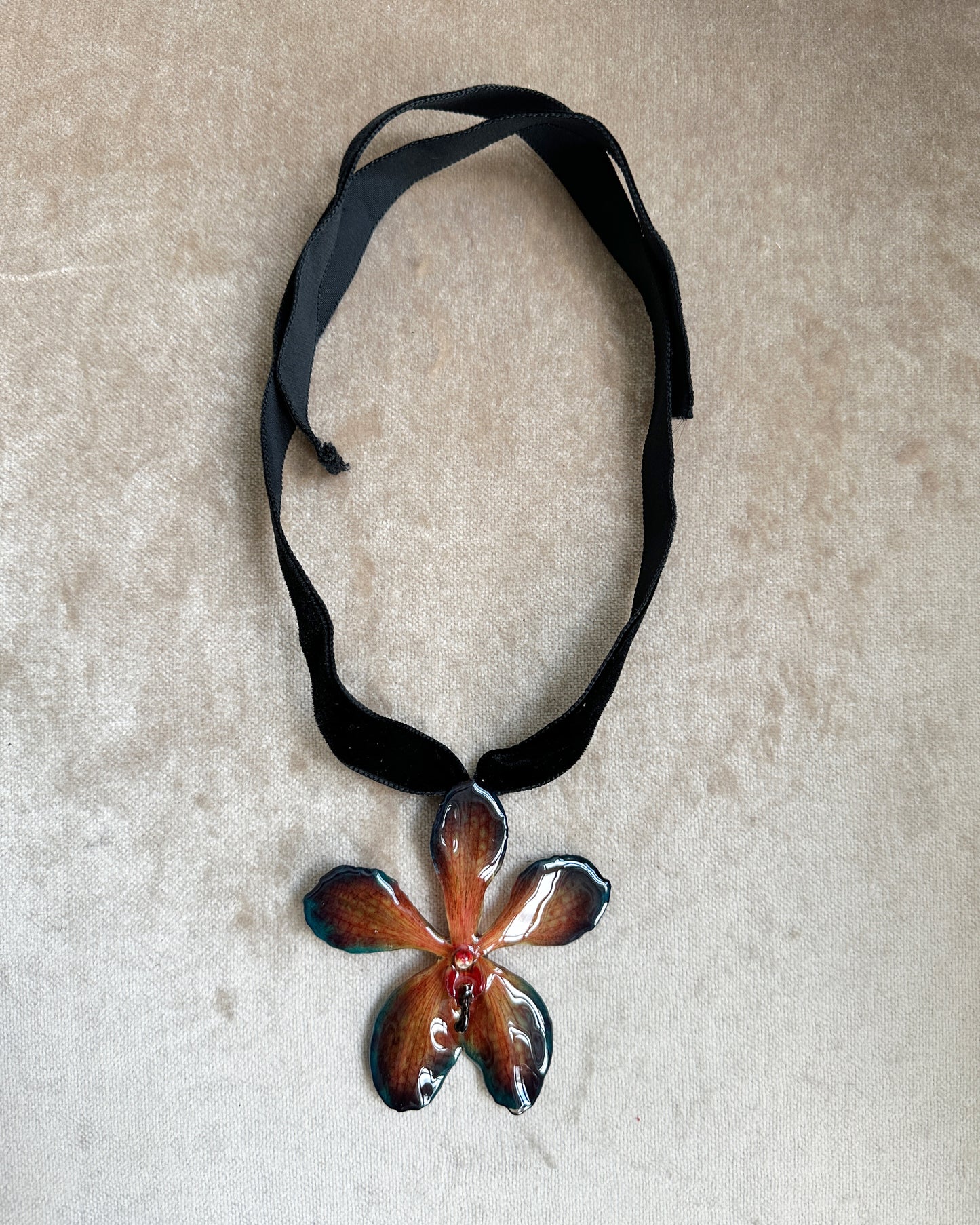 Alien Mokana Ribbon Choker (Limited Edition)