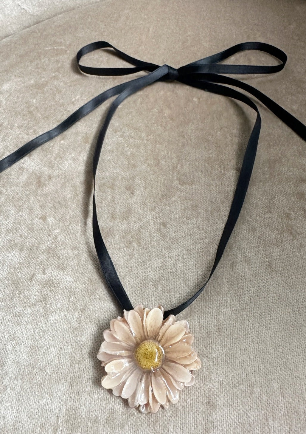 Ivory Daisy Ribbon Choker