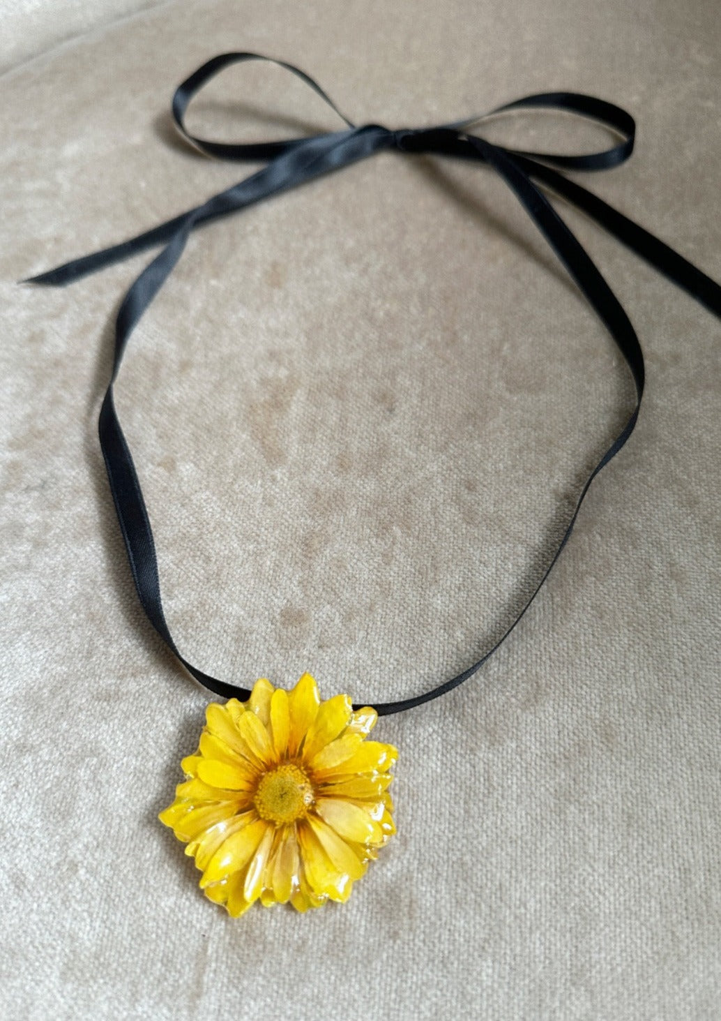 Sunny Daisy Ribbon Choker