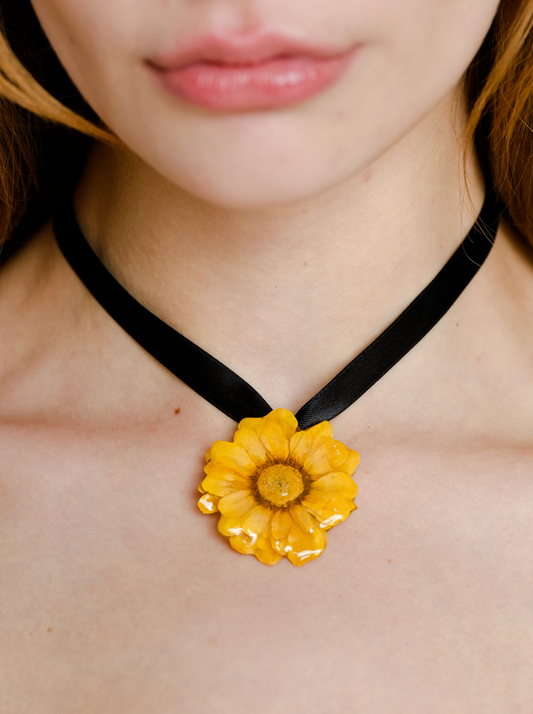 Sunny Daisy Ribbon Choker