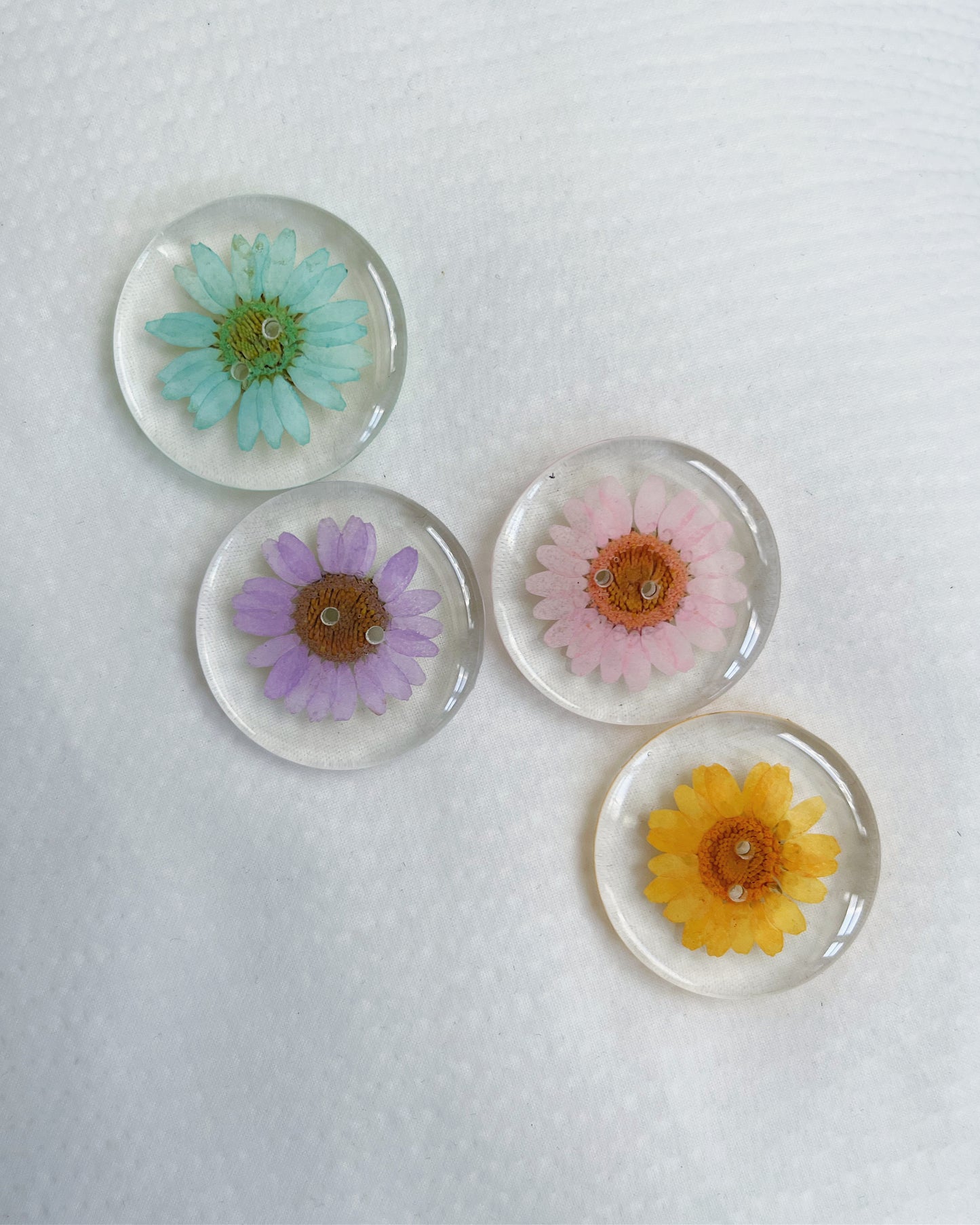 4 round neon daisy-filled buttons 